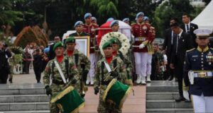 Pemakaman Tri Sutrisno, Presiden Prabowo Pimpin Upacara Militer di TMP Kalibata