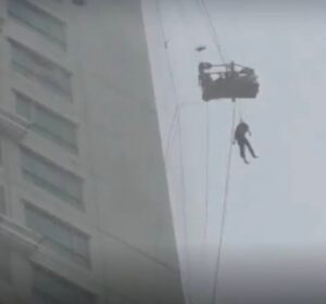 Gondola Terjebak Cuaca Buruk di Waterplace, Dua Pekerja Jadi Korban