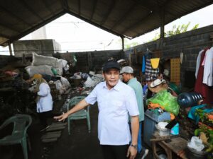 Banyak Masalah Ditemukan di TPS Sidoarjo, Bupati Subandi Turun Tangan Lakukan Sidak