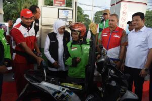200 Ojol Sidoarjo Dapat BBM Gratis, Gubernur Jatim dan Bupati Tinjau Pasar Murah