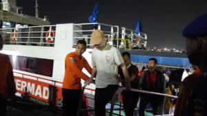 Evakuasi ABK Asal China di Perairan Karang Jamuang, Tim SAR Bergerak Cepat di Tengah Malam