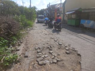 Rusak Parah, Jalan Penghubung Strategis di Bohar Dikeluhkan Warga