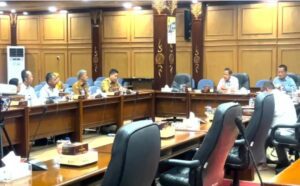 Protes Limbah Pabrik, Warga Kedungturi Geruduk Komisi C DPRD Sidoarjo