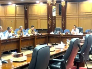 Protes Limbah Pabrik, Warga Kedungturi Geruduk Komisi C DPRD Sidoarjo