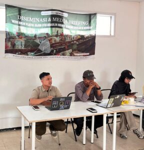 Investigasi Walhi Jatim, Ecoton dan PPLH Bali Ungkap Gagalnya Skema Plastik Kredit Atasi Polusi