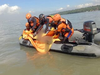 Tim SAR Gabungan Temukan Pemancing Tenggelam di Selat Madura