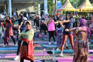 Aston Sidoarjo Gelar Poundfit ‘Kartini Power Move’, 60 Perempuan Ikut Meriahkan