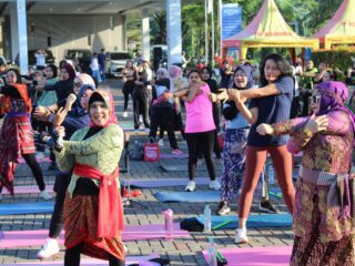 Aston Sidoarjo Gelar Poundfit ‘Kartini Power Move’, 60 Perempuan Ikut Meriahkan