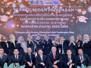 Wabup Sidoarjo Mimik Idayana Sandang Gelar S.A.P Usai Rampungkan Studi di Unitomo