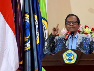 Mahfud MD: Demokrasi Tanpa Hukum Bisa Liar, Rektor Unitomo Tegaskan Kampus sebagai Penjaga Nilai Kebangsaan