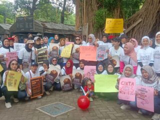 Seratus Perempuan Ramaikan CFD Surabaya, Suarakan Pesan Anti-KDRT Lewat Film Suamiku Lukaku