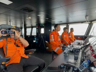 ABK Terjatuh di Laut Utara Sampang, KN SAR 249 Turun Tangan