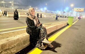 Kepadatan Mina Memuncak, Ning Lia Ungkap Tips Selamat saat Menuju Jamarat