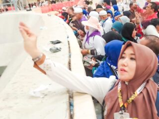 Rasakan Kedamaian, Ning Lia Ceritakan Momen Lempar Jumrah