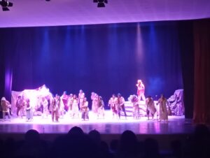 Kritik Pola Pemilihan Seorang Pemimpin Teater Institut Unesa Sajikan Ave Saturnus