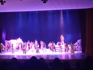 Kritik Pola Pemilihan Seorang Pemimpin Teater Institut Unesa Sajikan Ave Saturnus
