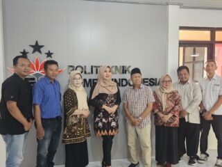 Sebar Pujian, Ning Lia Nilai Polteksi Gresik Sukses Cetak Lulusan Berdaya Saing Global