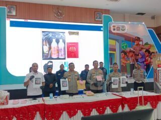 Etomidat Senilai Rp 45 M Gagal Masuk RI, 2 WN Malaysia Diciduk di Juanda