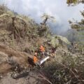 Terperosok 375 Meter di Semeru, Cakra Dievakuasi SAR.