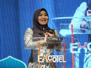 Senator Lia : Kesuksesan Berawal dari Jasa Guru