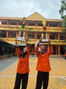 Moncer! Siswa SMP Sepuluh Nopember Sidoarjo Sabet Juara Takraw-Panjat Tebing