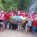 Family Gathering ke Puthuk Truno, Cara Bank Sampah Anggrek Sukodono Jaga Kekompakan Anggota