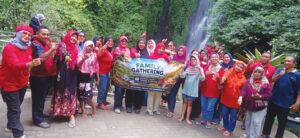 Family Gathering ke Puthuk Truno, Cara Bank Sampah Anggrek Sukodono Jaga Kekompakan Anggota