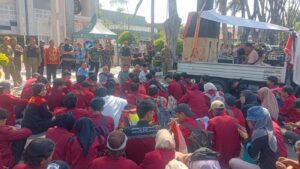 Duduk Bareng Mahasiswa, Ketua DPRD Sidoarjo Tampung Aspirasi Demo UMSIDA