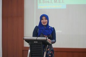 Ning Lia di Umsida: Gen Z Jangan Cuma Baper, Harus Ikut Main di Politik