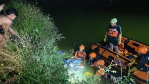 Tim SAR Gabungan Akhiri Pencarian Dua Pemotor yang Jatuh ke Waduk Kalimati