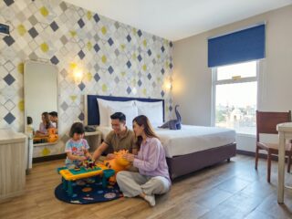 Hotel 88 Kedungsari Surabaya Luncurkan Kamar Keluarga dengan Area Bermain Anak