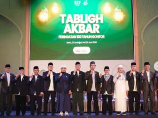 Tabligh Akbar 100 Tahun Gontor Dipadati Ribuan Jamaah, UAS hingga Das'ad Latif Hadir