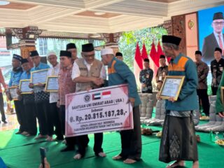 Menag Haji Irfan Yusuf Sambut Kepulangan Jamaah Haji Kloter 65 Asal Mojokerto