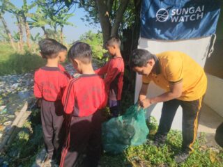 Afvoer Jomblong Dibersihkan, Kapolsek Gedangan: Jaga Sungai untuk Cegah Banjir