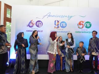 Ning Lia Curi Perhatian di HUT Radar Surabaya Group, Bernyanyi hingga Sapa Anak-anak