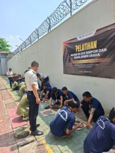 Bekal Hidup Usai Bebas, WBP Lapas Sidoarjo Belajar Bikin Paving hingga Kelola Usaha