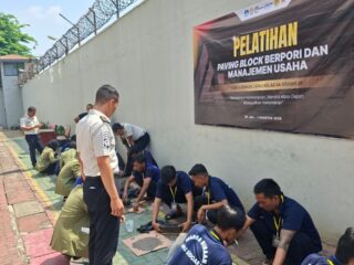 Bekal Hidup Usai Bebas, WBP Lapas Sidoarjo Belajar Bikin Paving hingga Kelola Usaha
