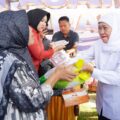 Pasar Murah ke-89 di Gresik Ludes Diserbu Warga, Ning Lia: Bukti Program Khofifah Tepat Sasaran