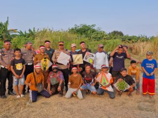 Langit Sidokerto Sidoarjo Dihiasi Layangan, Warga Antusias Sambut Kemerdekaan