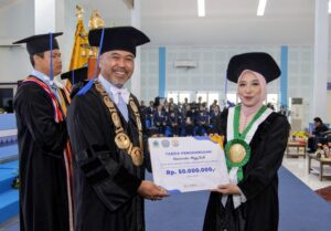 Olah Limbah Udang-Kepiting Jadi Material Gigi, Sularsih Dikukuhkan Jadi Guru Besar UHT