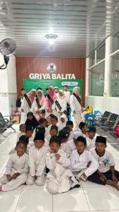 Teladani Akhlak Rasulullah, Siswa SD Al Muslim Sidoarjo Gelar Literasi dan Safari Sosial