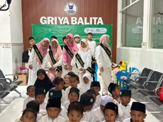 Teladani Akhlak Rasulullah, Siswa SD Al Muslim Sidoarjo Gelar Literasi dan Safari Sosial