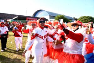 Bakar Semangat Warga, Wabup Mimik Buka Rangkaian Karnaval HUT ke-81 RI di Sidoarjo