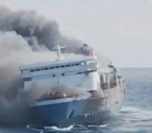 KMP Mutiara Sentosa 2 Terbakar di Laut Madura, 5 Orang Tewas-Puluhan Penumpang Masih Dicari