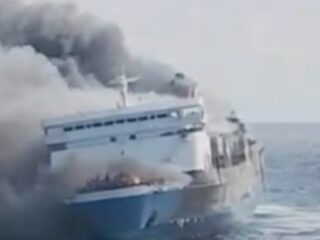 KMP Mutiara Sentosa 2 Terbakar di Laut Madura, 5 Orang Tewas-Puluhan Penumpang Masih Dicari