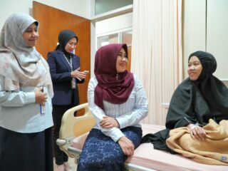 Terbang ke Sidoarjo, Ning Lia Beri Mental Healing Korban MBG