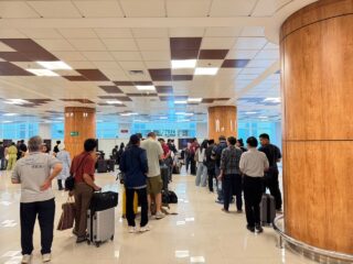 ​Erupsi Gunung Anak Krakatau Berdampak Domino, 36 Penerbangan di Bandara Juanda Terganggu