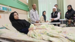 Dugaan Keracunan MBG di Sidoarjo, Khofifah Tinjau Santri di RSI Siti Hajar