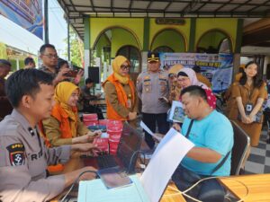 Mendekat ke Warga, Polsek Gedangan Buka Layanan Publik di Pos Kamling Desa Punggul