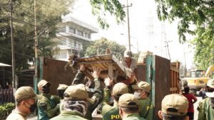Kembalikan Fungsi Jalan, Satpol PP Sidoarjo Sapu Bersih Bangunan Liar Frontage Road